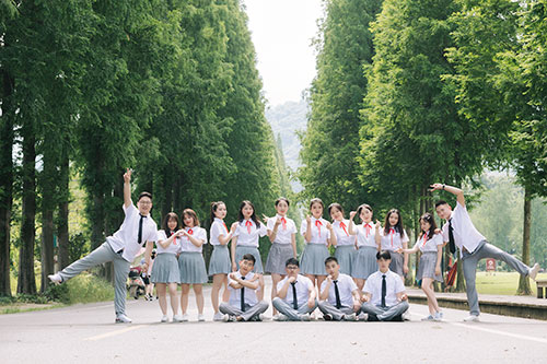 黄浦大学毕业照合影创意拍摄定格青春