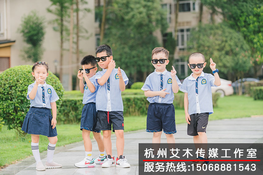 幼儿园同学拍摄留影